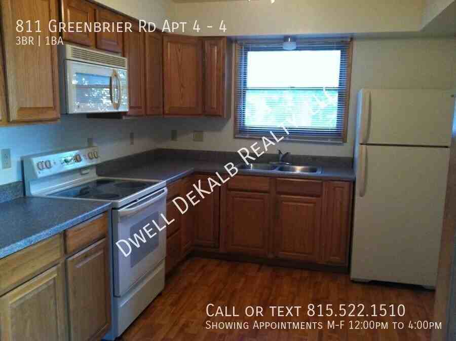 811 Greenbrier Rd Apt 4 #4 - Photo 2 of 8