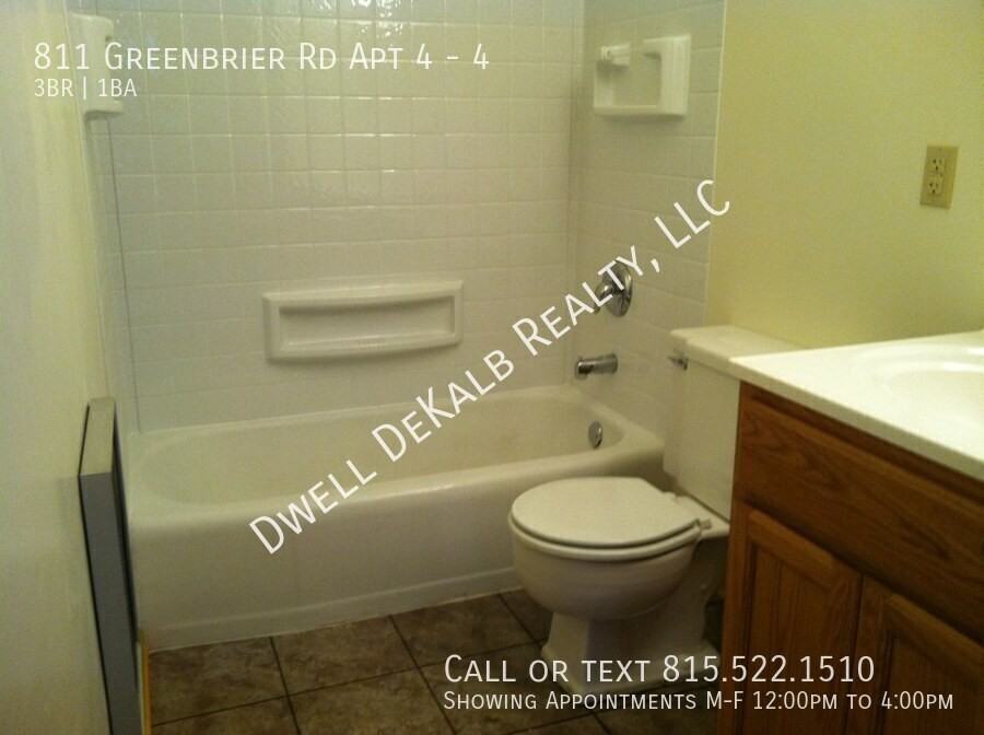 811 Greenbrier Rd Apt 4 #4 - Photo 5 of 8