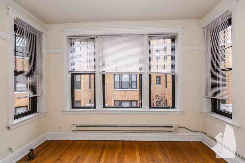 W Barry Ave #B2 - Photo 2 of 8