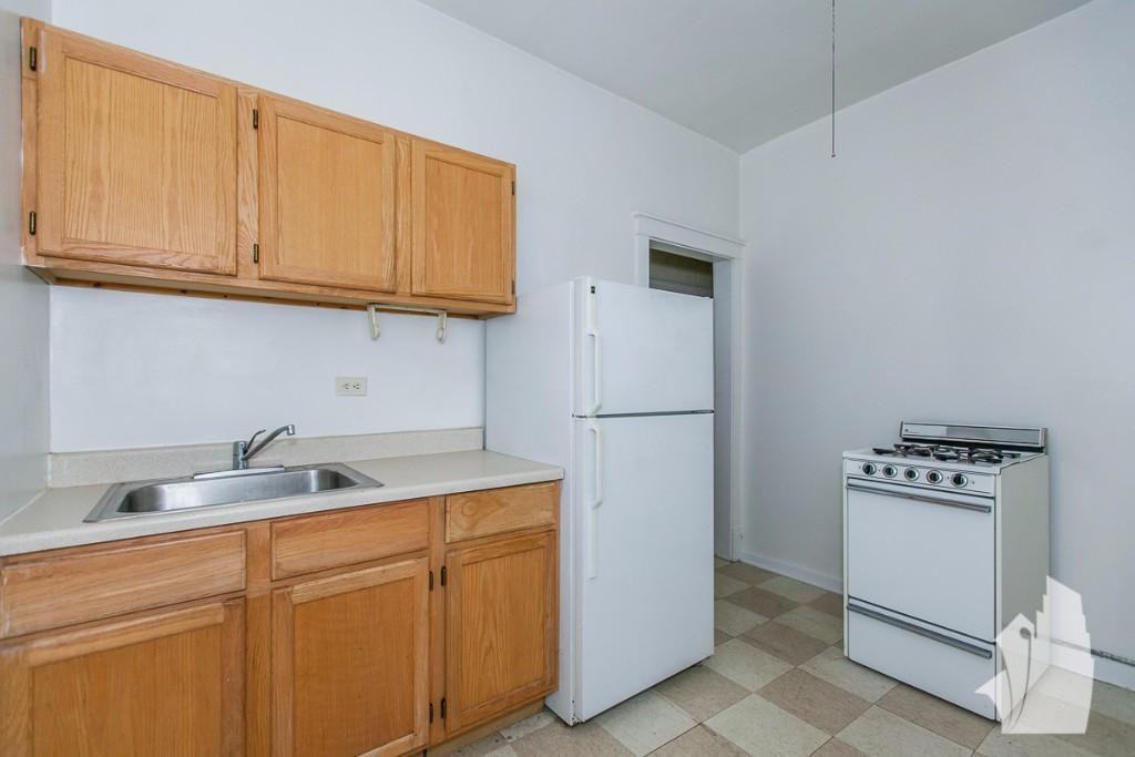 W Barry Ave #B2 - Photo 5 of 8