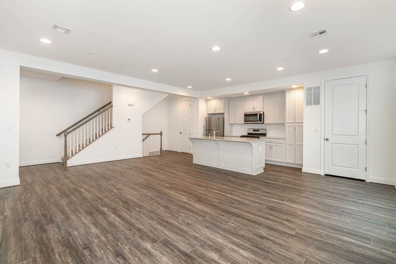 3117 Stall Ln - Photo 4 of 27
