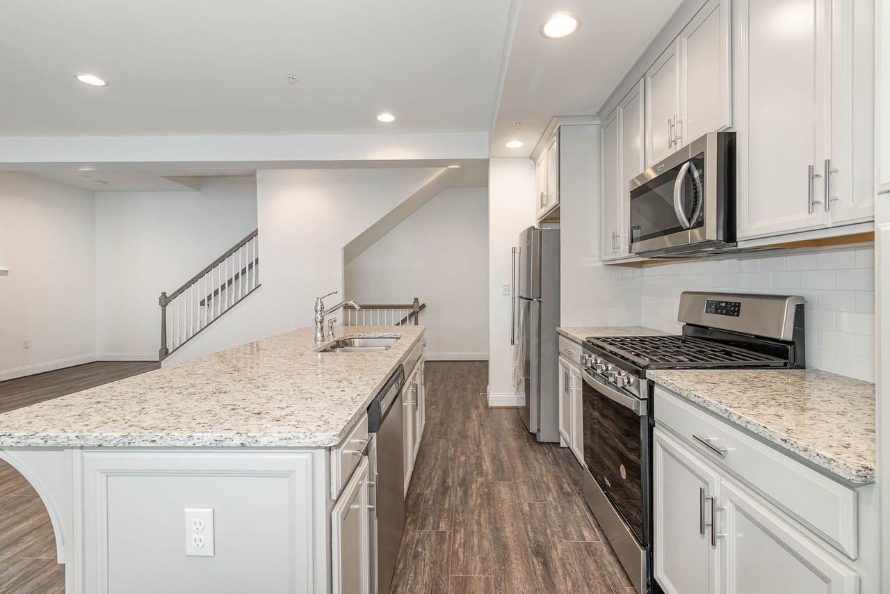 3117 Stall Ln - Photo 6 of 27
