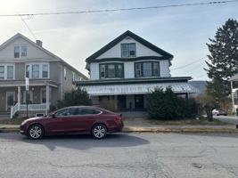 featured image of 606A Center St