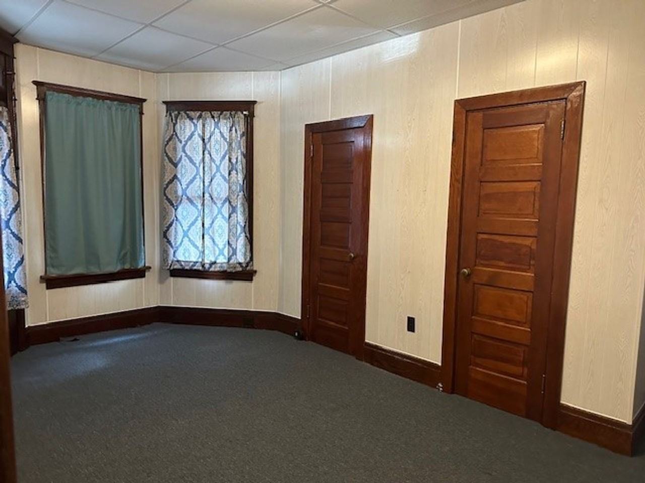 606A Center St - Photo 4 of 11