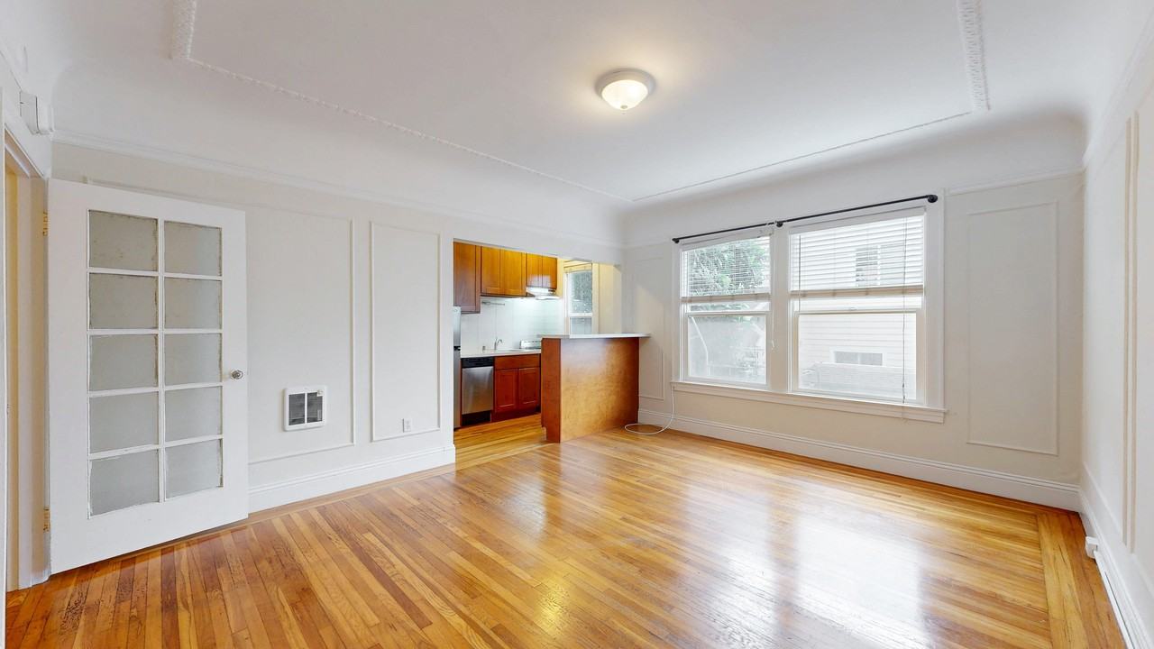 470 14th St #4 - Photo 2 of 11