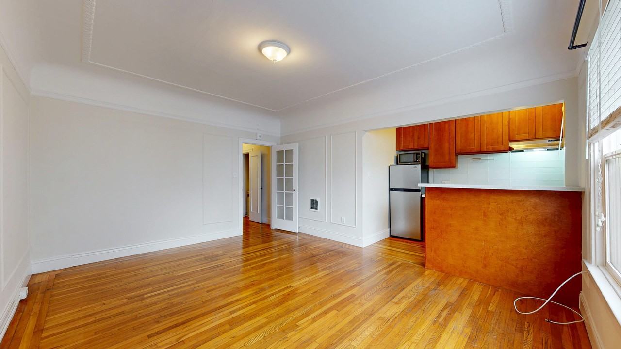 470 14th St #4 - Photo 4 of 11