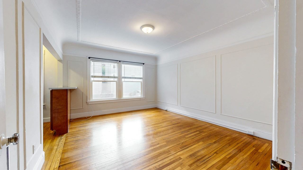 470 14th St #4 - Photo 5 of 11