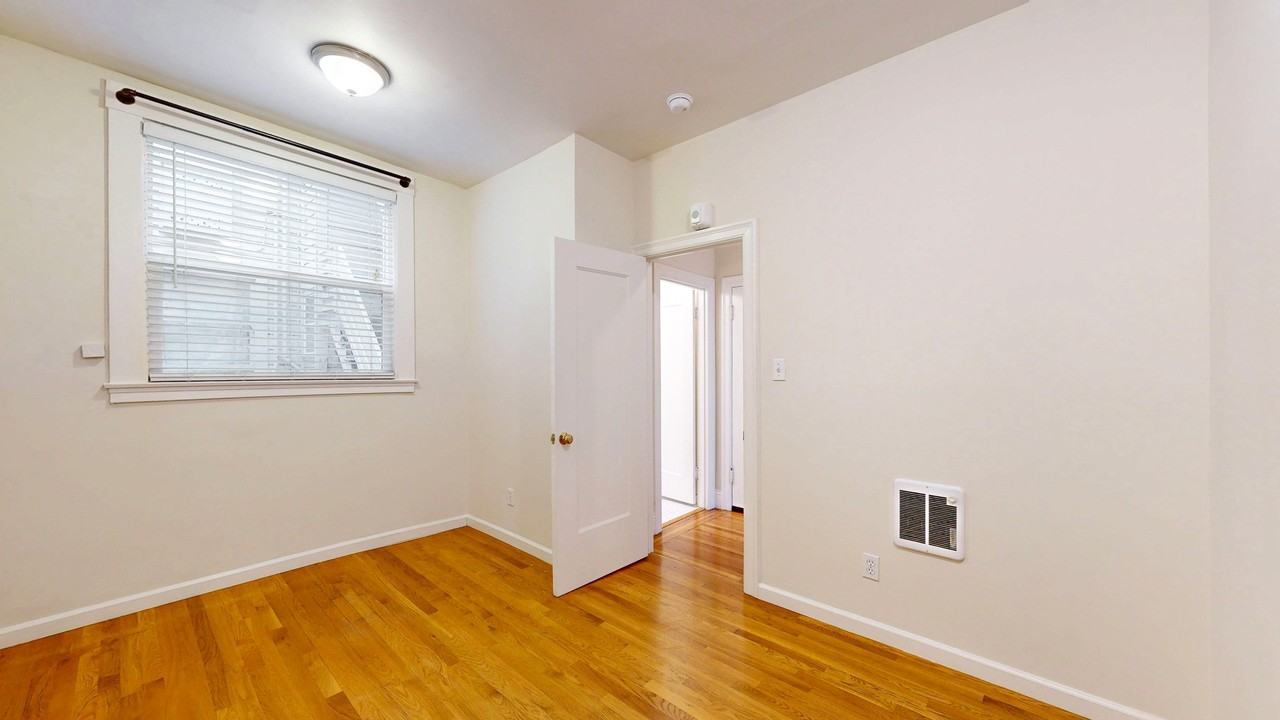 470 14th St #4 - Photo 7 of 11