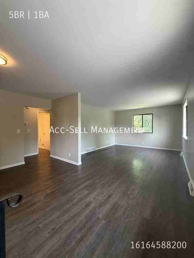 5245 Rich St #5245 - Photo 2 of 11