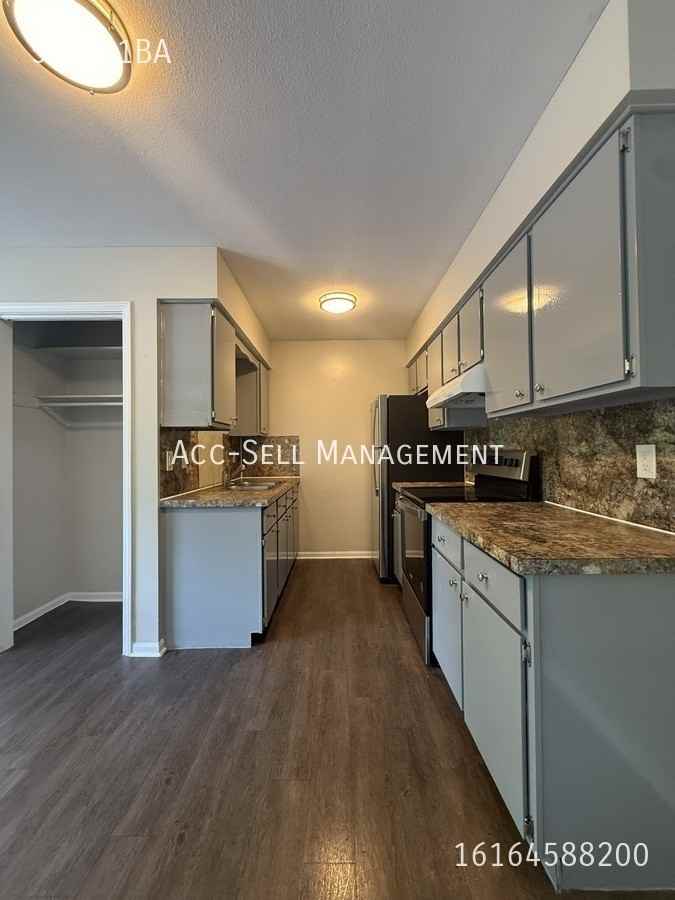 5245 Rich St #5245 - Photo 3 of 11