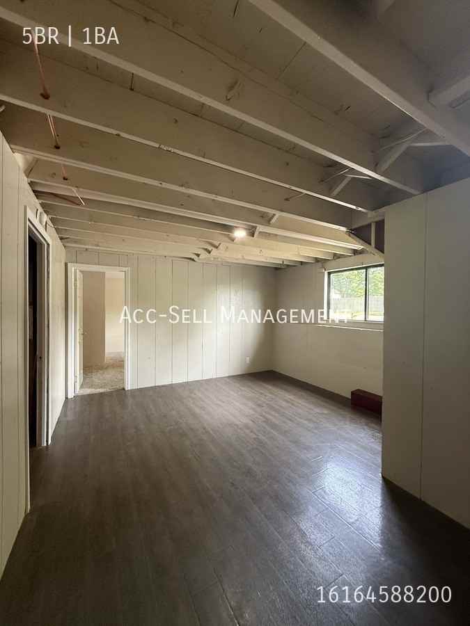 5245 Rich St #5245 - Photo 7 of 11