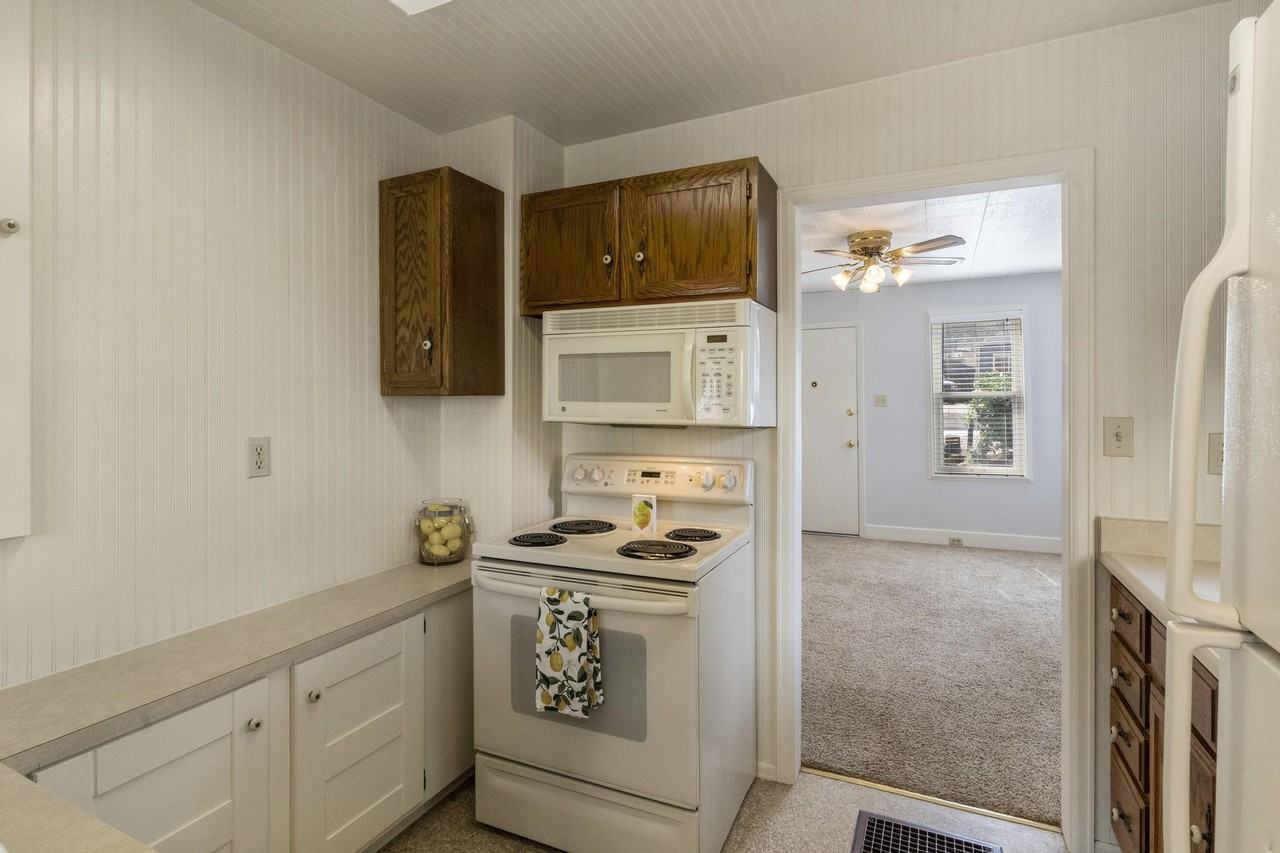 1711 S Cascade Ave - Photo 4 of 18
