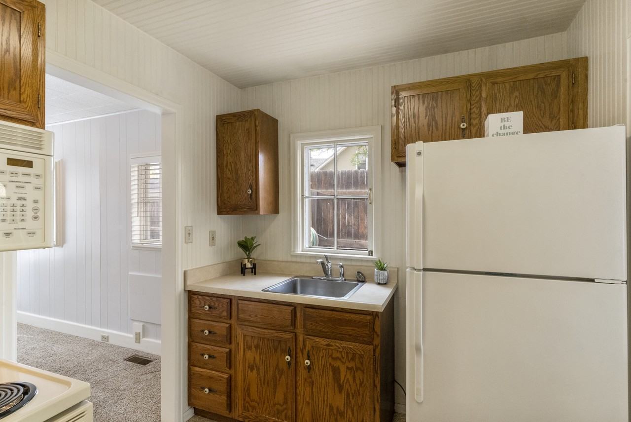 1711 S Cascade Ave - Photo 5 of 18
