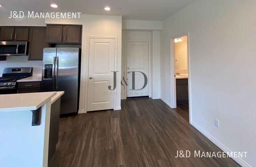 8137 Cascio Ct #102 - Photo 5 of 44