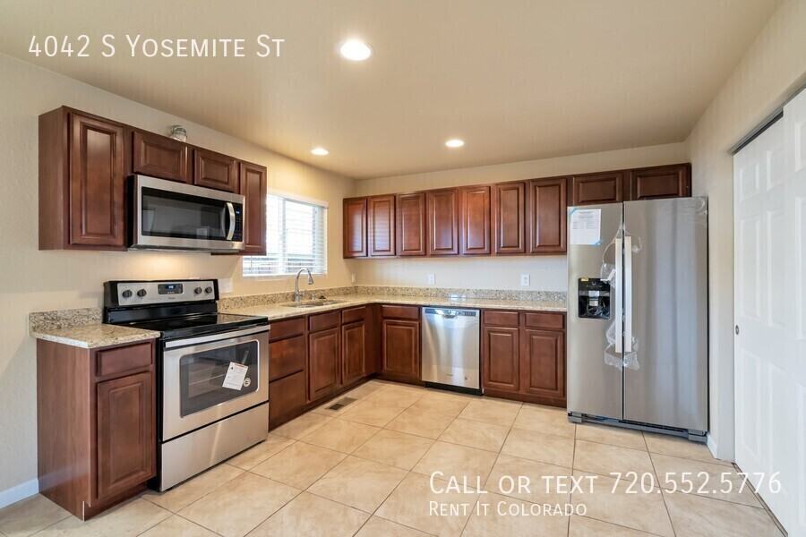 4042 S Yosemite St - Photo 2 of 16