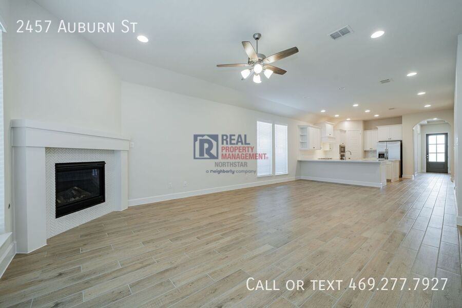 2457 Auburn St - Photo 2 of 32