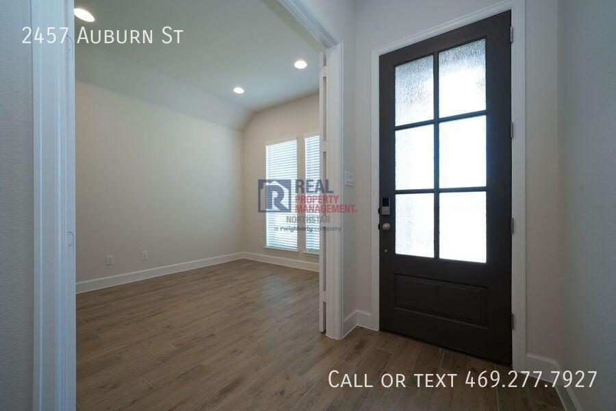 2457 Auburn St - Photo 3 of 32