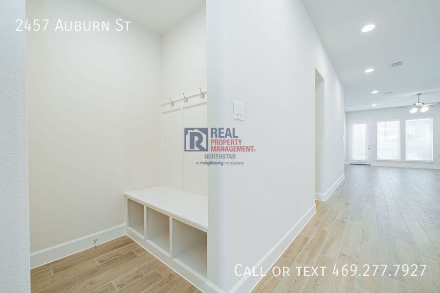 2457 Auburn St - Photo 6 of 32
