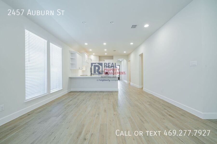 2457 Auburn St - Photo 7 of 32