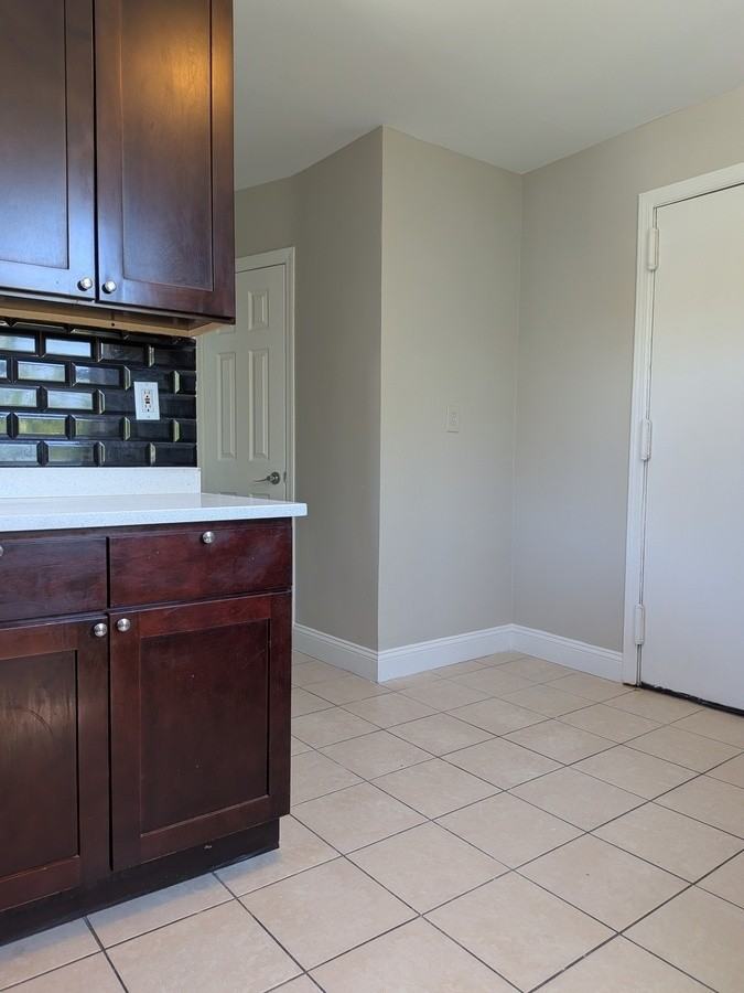 305 William St - Photo 2 of 17