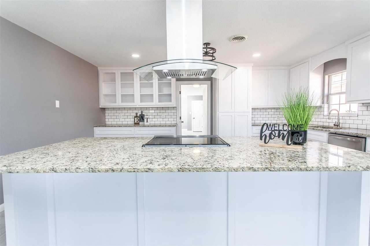 1309 Magnolia St - Photo 2 of 18