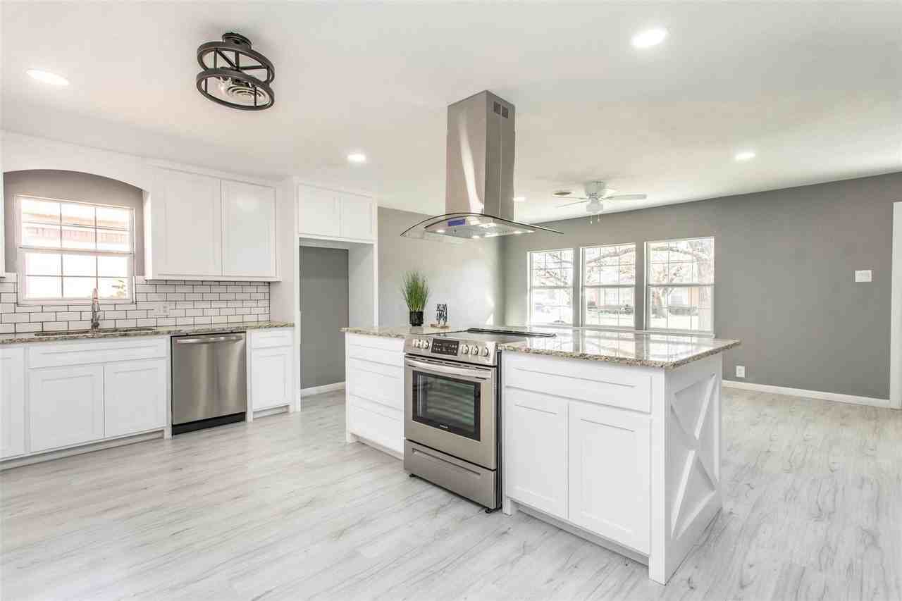 1309 Magnolia St - Photo 4 of 18
