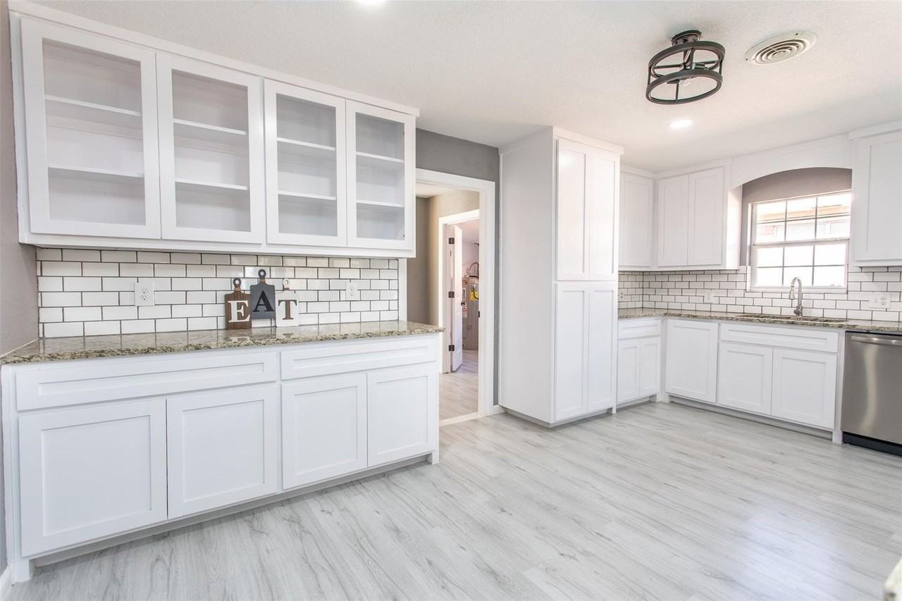 1309 Magnolia St - Photo 5 of 18