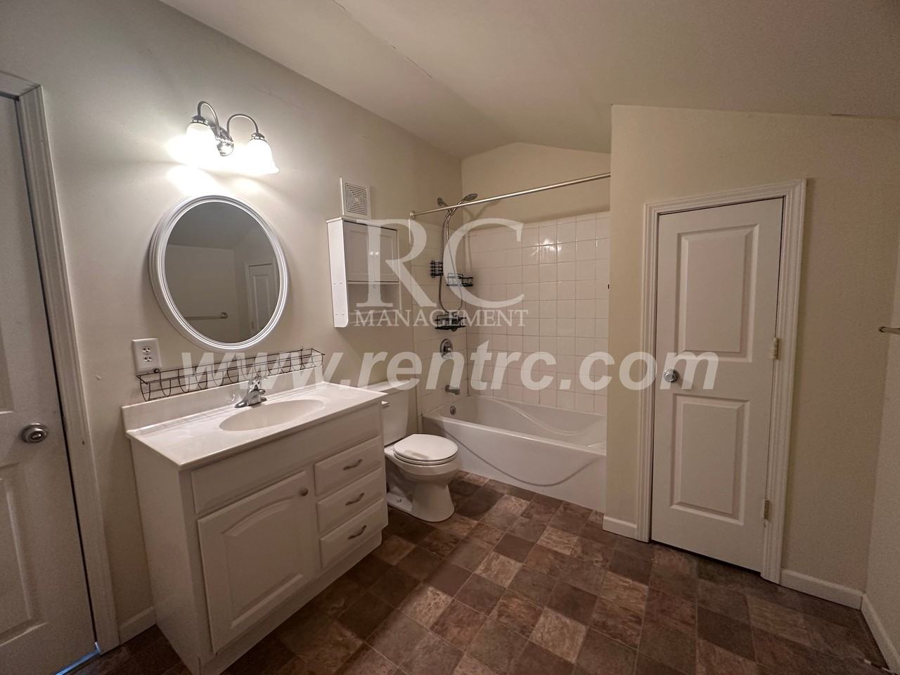 809A E 14th St - Photo 3 of 9