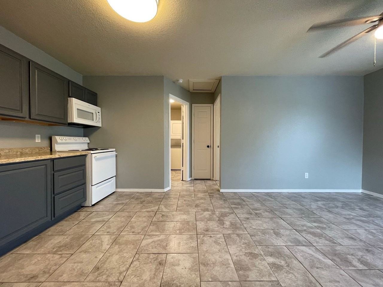2115 N 13th St - Photo 4 of 10