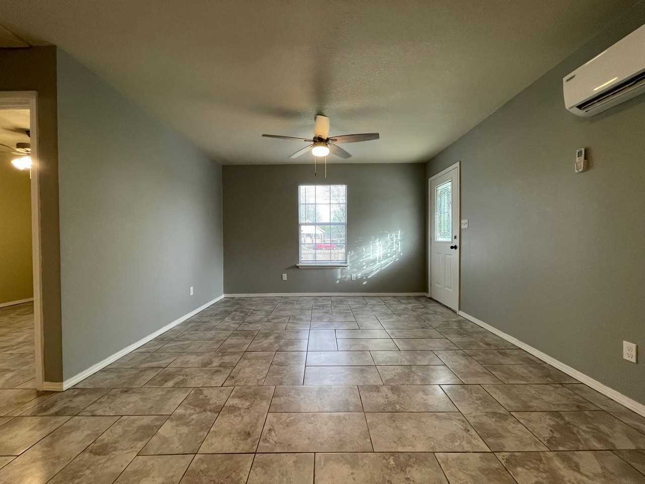 2115 N 13th St - Photo 5 of 10