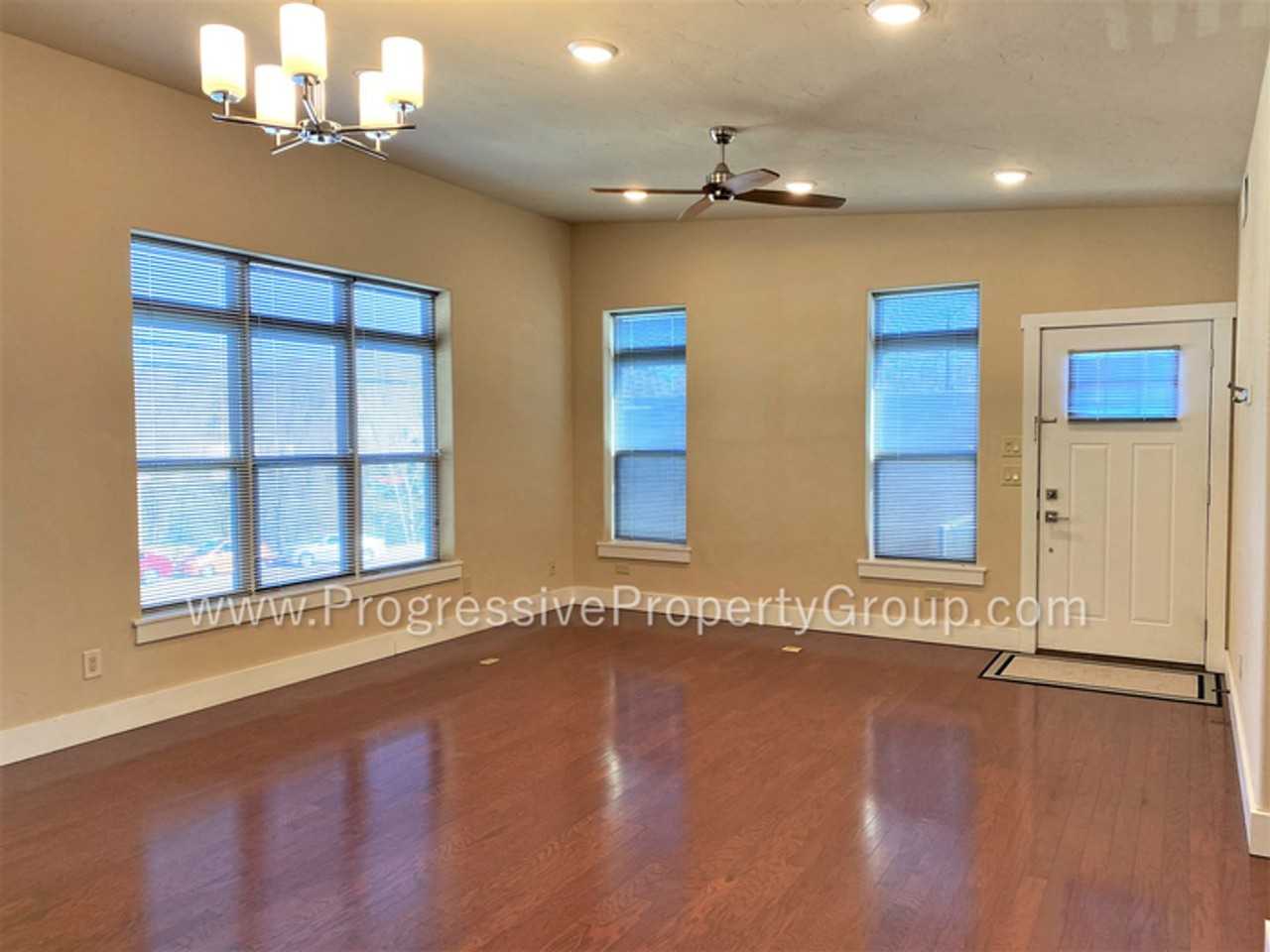 525 E Kiowa St #201 - Photo 3 of 50