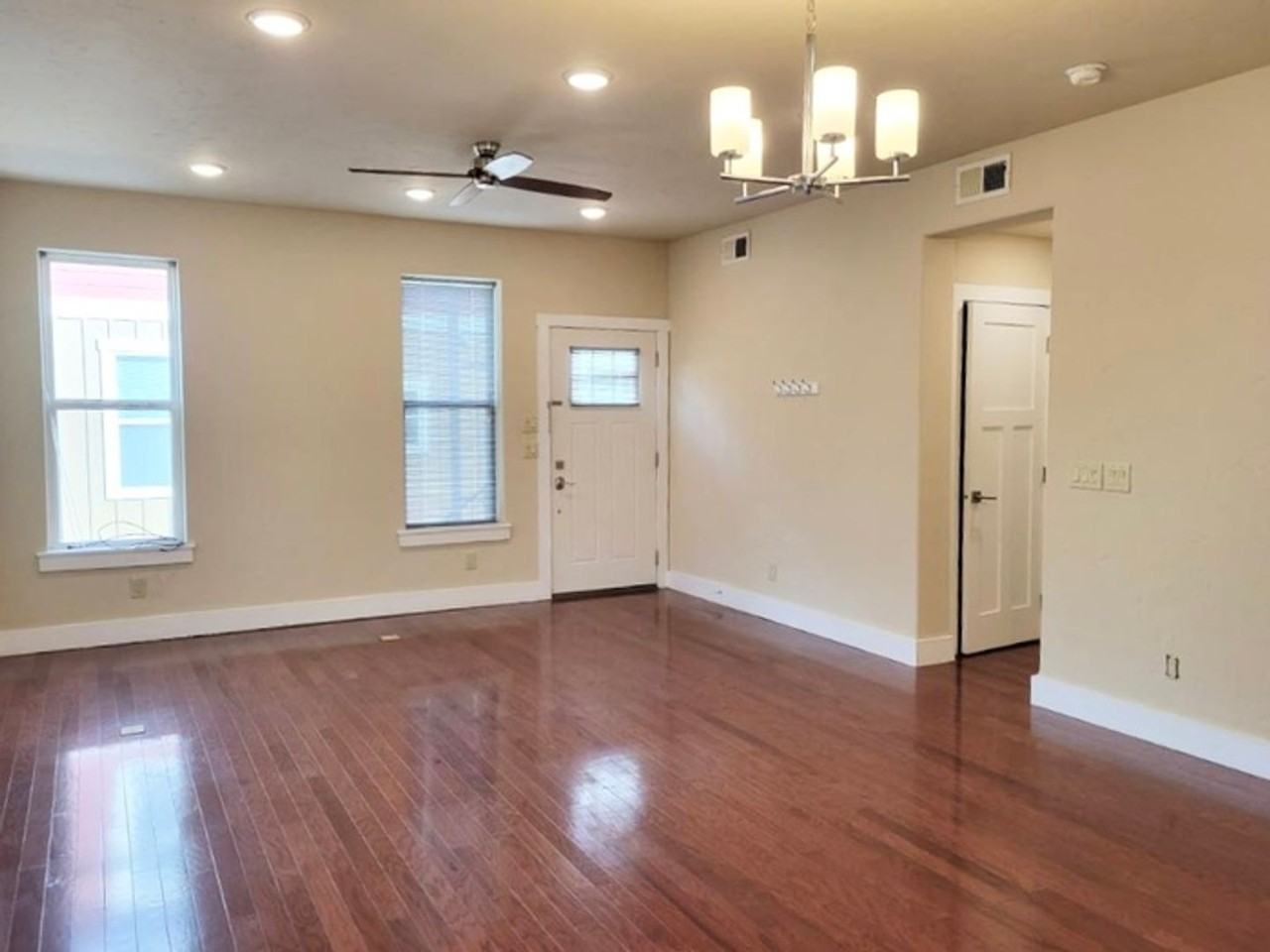 525 E Kiowa St #201 - Photo 4 of 50
