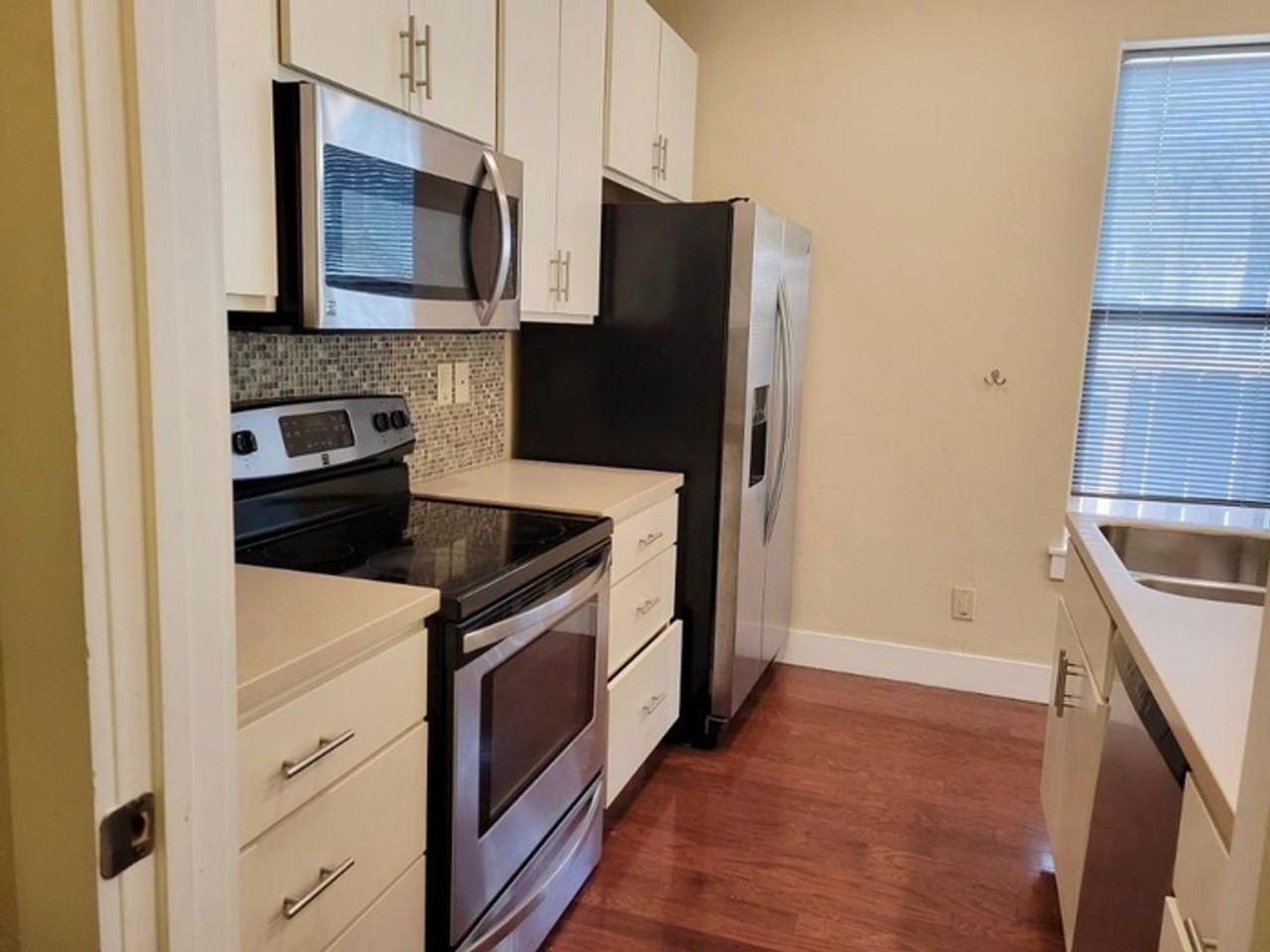 525 E Kiowa St #201 - Photo 7 of 50