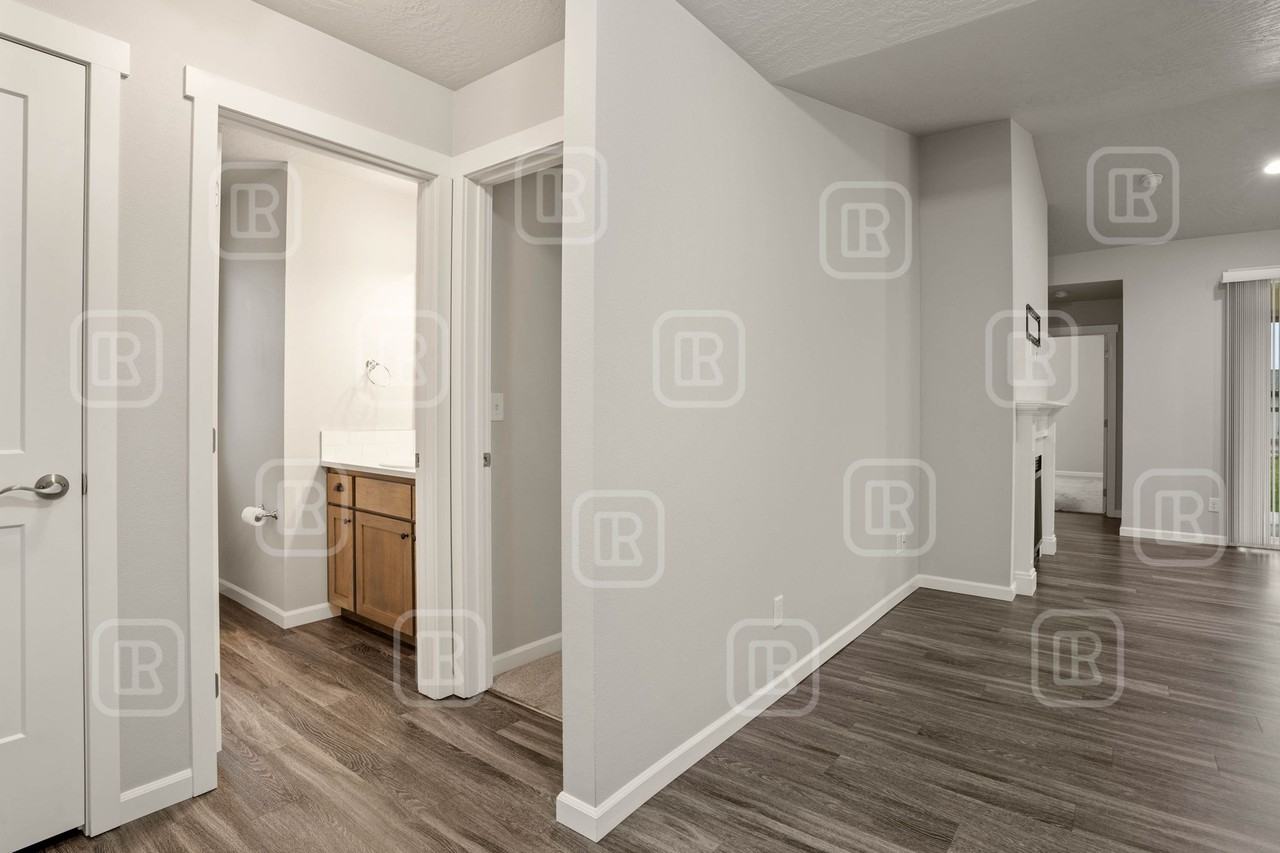 17020 E Knox Ln #1 - Photo 5 of 44