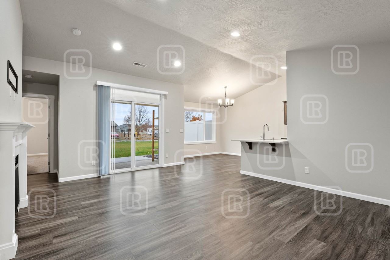 17020 E Knox Ln #1 - Photo 6 of 44