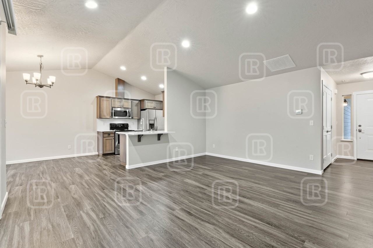 17020 E Knox Ln #1 - Photo 7 of 44