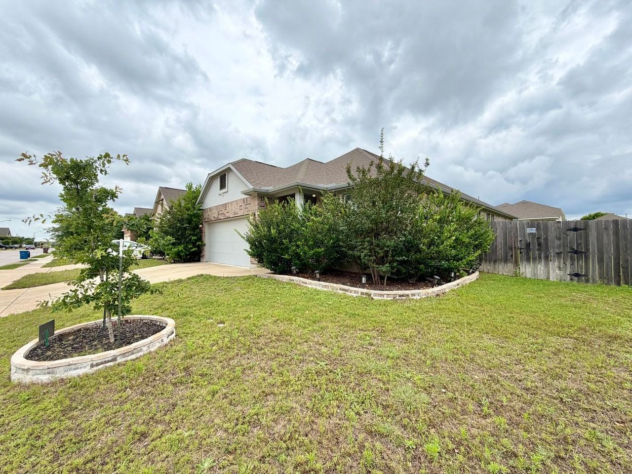 877 Centerra Hills Cir - Photo 2 of 32