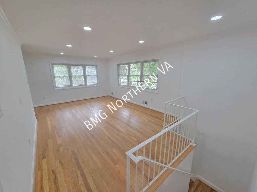 6413 Berkshire Dr - Photo 3 of 28