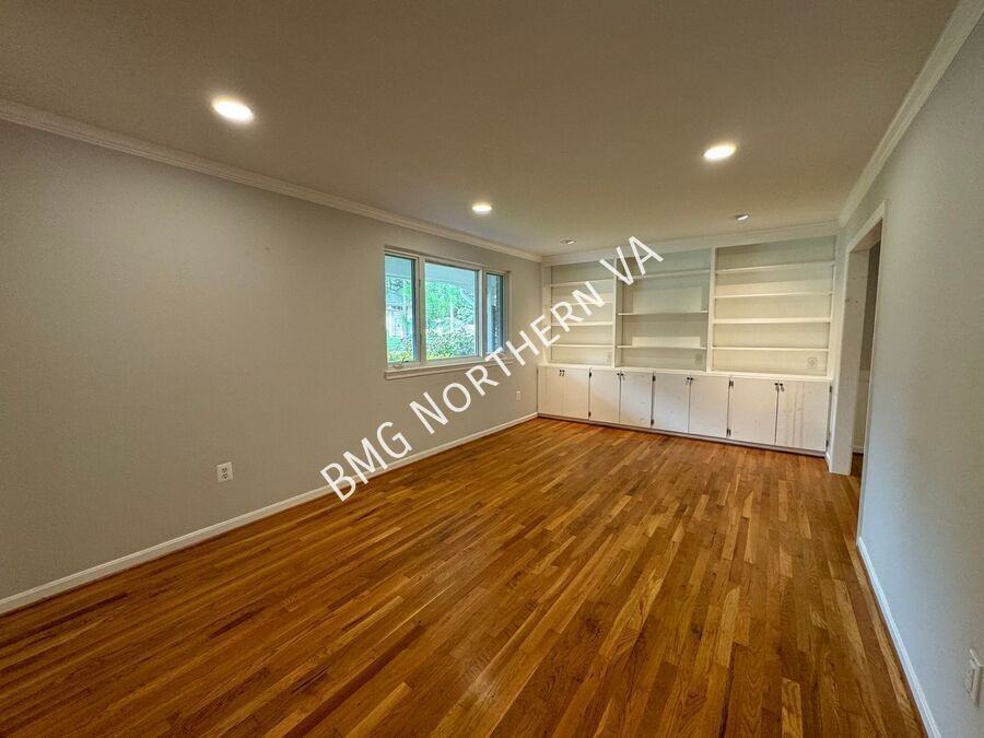 5406 Gainsborough Dr - Photo 3 of 37