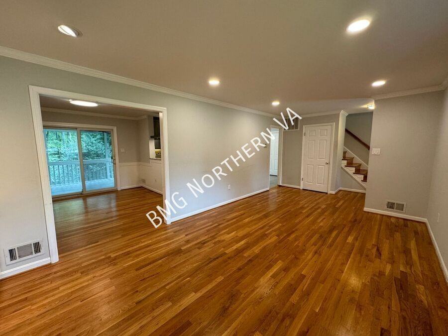 5406 Gainsborough Dr - Photo 5 of 37