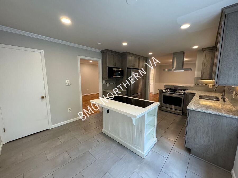5406 Gainsborough Dr - Photo 6 of 37