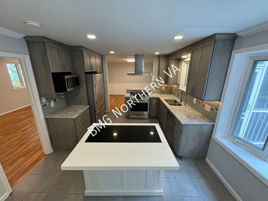 5406 Gainsborough Dr - Photo 7 of 37