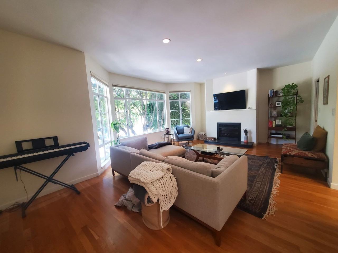 2133 Filbert St - Photo 7 of 31