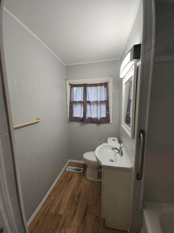 3233 176th St - Photo 2 of 7