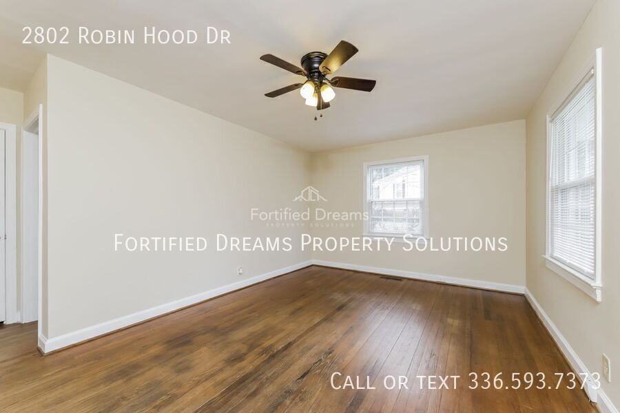 2802 Robin Hood Dr - Photo 3 of 15