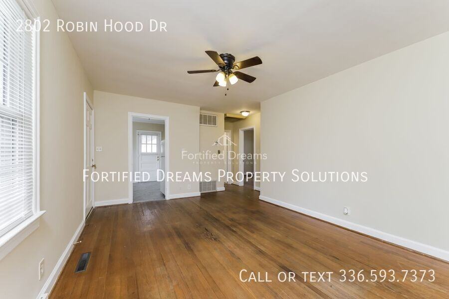 2802 Robin Hood Dr - Photo 4 of 15