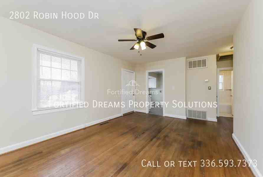 2802 Robin Hood Dr - Photo 5 of 15