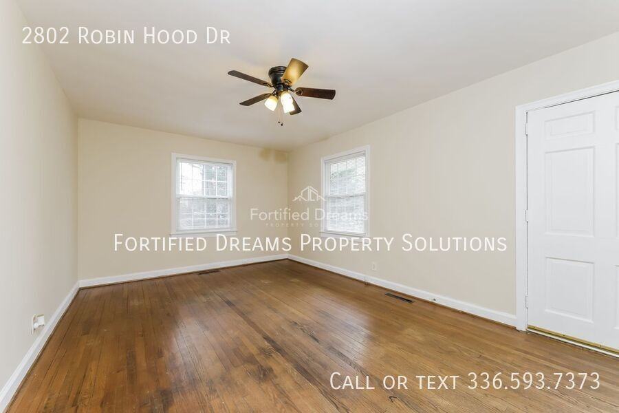 2802 Robin Hood Dr - Photo 6 of 15