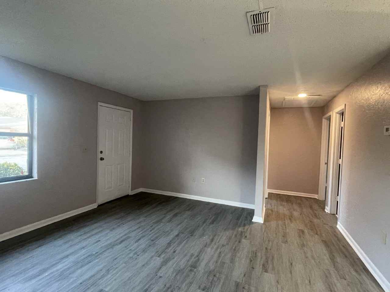 493 Las Palmas Cir - Photo 3 of 8