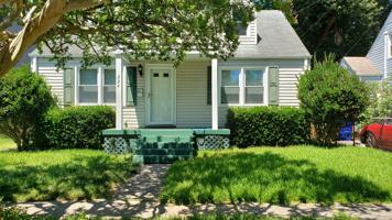 featured image of 324 E Leicester Ave